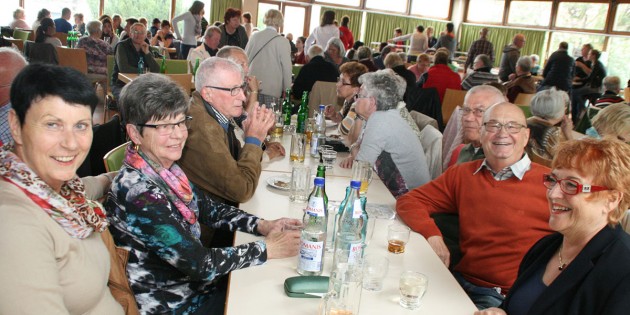 Das Bürgerhaus bot den Gästen viele Plätze im Trockenen. Foto: Eva Wiegand
