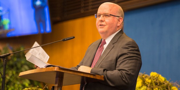 Mark Sanderson, ein Vertreter der Weltzentrale der Zeugen Jehovahs in Brooklyn, besuchte das Zweigbüro in Deutschland. Foto: JZ