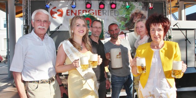 Bürstadt ist die Sonnenstadt, die zu feiern versteht. Mit der Stadtfest-Eröffnung am Donnerstagabend hat das viertägige Vergnügen begonnen. Der verkaufsoffene Sonntag ist ein Höhepunkt. Foto:  Hannelore Nowacki