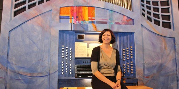 10 Jahre „große Blaue": Für Domkantorin Heike Ittmann ist es eine große Ehre, auf diesem besonderen Instrument spielen zu dürfen. Archivfoto: Hannelore Nowacki