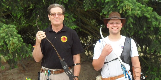 Die Feldbogenschützen Harry Schweigkoffer - sicherte sich den dritten Platz - und Sebastian Eberle - am Ende auf Rang 8 - überzeugten bei der Deutschen Jagd und Feldbogenmeisterschaft. Foto: oh