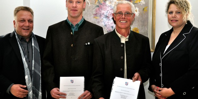 Kreisbeigeordneter Matthias Schimpf, Jagdberater Rolf Burkhardt, sein Stellvertreter Peter Noll und die Leiterin der Unteren Jagdbehörde Alexandra Kleiné (v.l.). Foto: oh