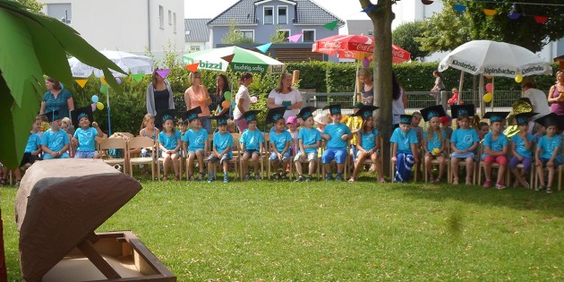 Die künftigen Schulkinder wurden im Rahmen des Sommerfestes der Kita Rosenstock feierlich verabschiedet. Foto: Dominik Wolf
