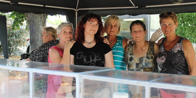 Der Frauenchor des MGV Liederkranz erfreute die Besucher im „Kaffeegarten“. Foto: oh