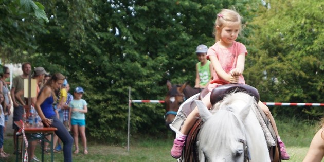 Kinder hatten Freude und Spaß am Reiten