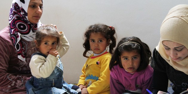 Syrien-Flüchtlinge bei der Registrierung im Libanon – viele Familien versuchen vor den Grauen des Krieges weiter nach Europa zu gelangen. Foto: UNHCR/F.Juez