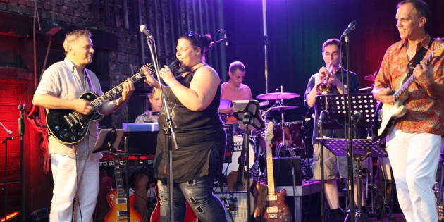 Die MIL-Mitglieder bereiteten dem Publikum einen gelungenen Abend mit heißen lateinamerikanischen Rhythmen im Lampertheimer Heimatmuseum. Foto: Eva Wiegand