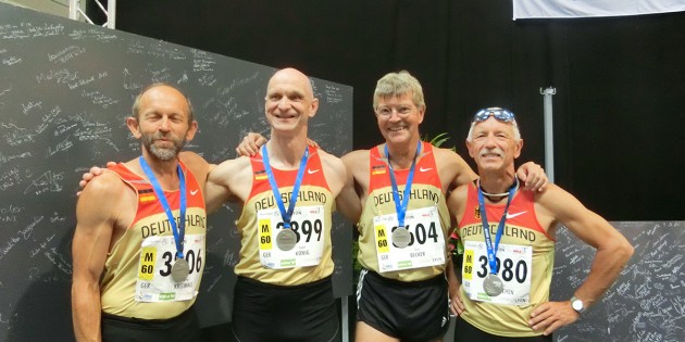 Wolfgang Behmke, Rudolf König, Ernst Becker und Reinhard Michelchen, die neuen Vizeweltmeister über 4x100 Meter in der M 60 (v.l.). Foto: oh
