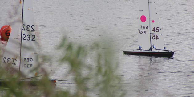 Deutsche Meisterschaften in Biblis: Die besten RC-Segler des Landes maßen sich mit internationaler Konkurrenz. Foto: Felix Berz