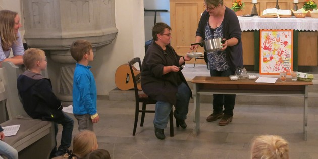 Astrid Münk-Trindade (rechts) gestaltete einen Gottesdienst zum Thema „Salz“. Foto: oh