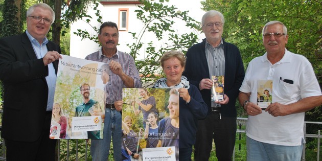 Mitverantwortung zählt: Pfarrer Peter Kern, Harald Klöpsch, Rosi Hartmann, Reinhold Ruh und Karl-Hans Reischert (v.l.) freuen sich auf engagierte Kandidaten für die Pfarrgemeinderäte in St. Michael und St. Peter. Foto: Benjamin Kloos