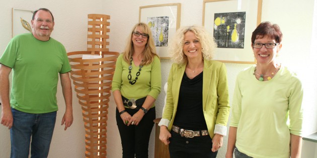 Die Künstlerinitiative Lampertheim präsentierte ihre Werke zum „Tag des offenen Ateliers“. Von links: Bernhard Hossner, Anette Jansen, Heike Kissel-Eltrop und Gabriele Koblitz. Foto: Eva Wiegand