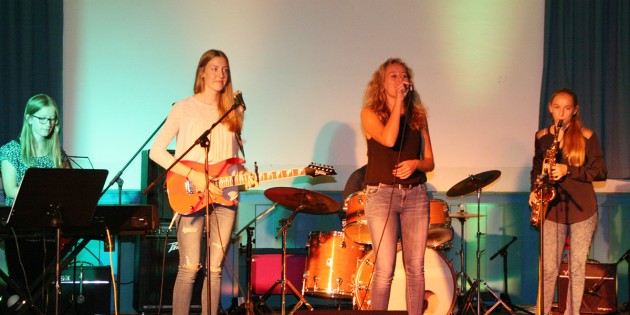 Die Band „A-Five“ sorgte mit „Shake it off“ für einen gelungenen Einstieg in den musikalischen Abend. Foto: Eva Wiegand