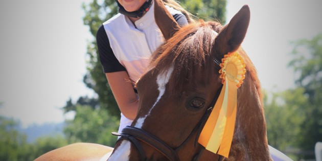 Marie Claire Reis holte sich in Leeheim mit Quito die goldene Schleife im E-Springen. Foto: oh