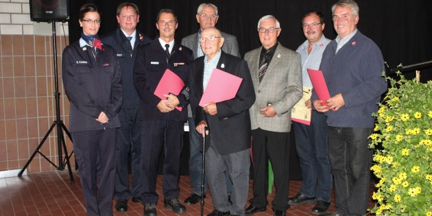 Beim Familien- und Ehrenabend der Feuerwehr Bobstadt konnten zahlreiche Mitglieder für ihren langjährigen Wehrdienst geehrt werden. Foto: Hildegard Schwara