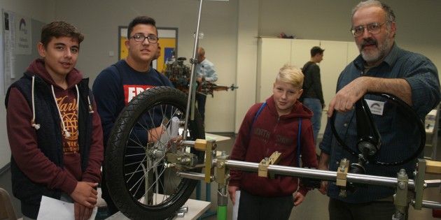Die Schüler bekommen durch frühzeitige Informationen und Kontakte bessere Perspektiven. In diesem Jahr waren 24 ausbildende Betriebe bei der Informationsbörse des Rotary Clubs Lampertheim am Start. Foto: Eva Wiegand