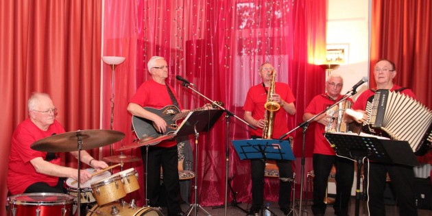Die „Seniorenband Alte Schule“ ist eine echte Tanzband mit Temperament und Rhythmus im Blut. Foto: Hannelore Nowacki