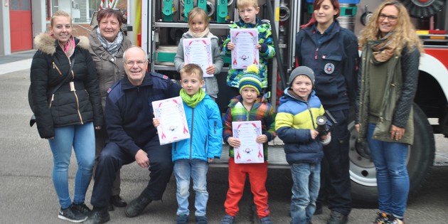 Spannende Erfahrungens sammelten die Vorschulkinder der Kita Zwergenwald bei der Feuerwehr Bürstadt. Foto: Benjamin Kloos