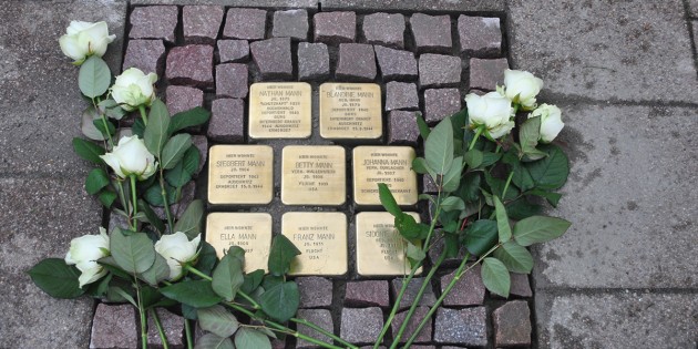 Sichtbares Gedenken an Familie Mann. Foto: Benjamin Kloos