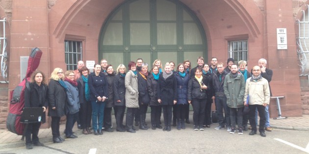 Brachten mit ihrem Gesang ein besonderes Geschenk in die JVA Mannheim: Die Sängerinnen und Sänger des Chor Ephata. Foto: oh