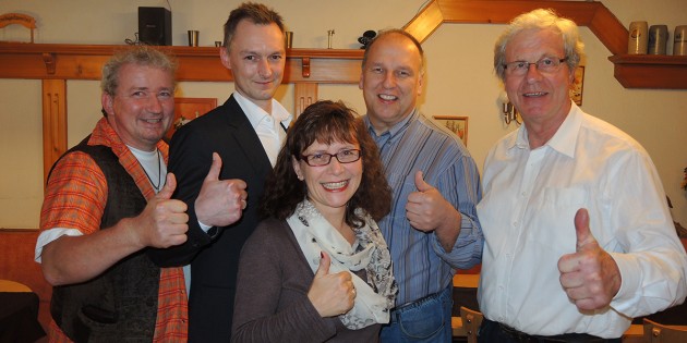 Möchten die Bürger dazu anzuhalten, die Dinge endlich wieder zu hinterfragen: Die Kandidaten der Partei DIE LINKE für den Kreistag. Foto: oh