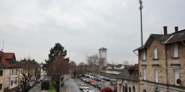 Nicht gerade freundlich sehen Bahnhof und Umgebung aus – als Visitenkarte der Sonnenstadt Bürstadt kein guter Eindruck. Das soll sich dank Fördermitteln nun ändern. Foto: Hannelore Nowacki