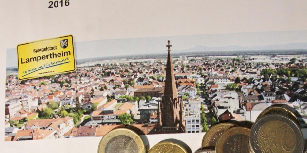 Seit Freitag zunächst nur noch Makulatur: CDU, Grüne und FDP lehren den Entwurf für den Haushalt 2016 ab. Foto: Hannelore Nowacki