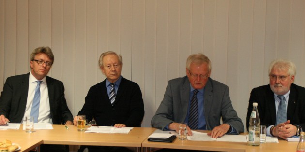 Der Vorstand der Bürgerstiftung Bürstadt berichtete über sein bisheriges Wirken. Von links: Claus Diehlmann, Hans-Werner Vetter, Peter Tschirch und Hans-Jürgen Brems. Foto: Eva Wiegand