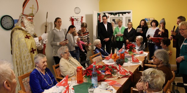 Der Nikolaus zu Gast bei Tee und Plätzchen. Foto: Meike Paul
