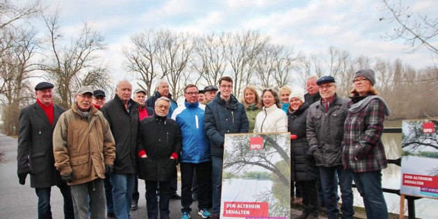 Alle sind sich einig: Der Altrhein ist für Lampertheim unverzichtbar. Um die Verlandung zu verhindern, muss ausgebaggert werden. Einzig die Frage, wie die Stadtverordneten und der Bürgermeister zu einem Konsens kommen, ist noch fraglich. Offen ist, ob sich die Volksvertreter wieder einstimmig für 200.000 Euro im Haushalt 2016 entscheiden. Foto: Hannelore Nowacki