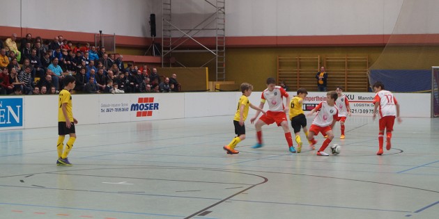 Die Lampertheimer Jugendmannschaft U12 konnte leider insgesamt keine Platzierung erreichen, zeigte dennoch eine beachtliche sportliche Leistung - hier im Spiel gegen die Drittplatzierten SG Dynamo Dresden. Foto: Sigrid Samson