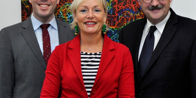 Tauschten sich über die neue Standortmarketing-Strategie der Industrie- und Handelskammer aus: Landrat Christian Engelhardt, IHK-Präsidentin Prof. Dr. Kristina Sinemus und Dr. Michael Meister (v.l.). Foto: oh