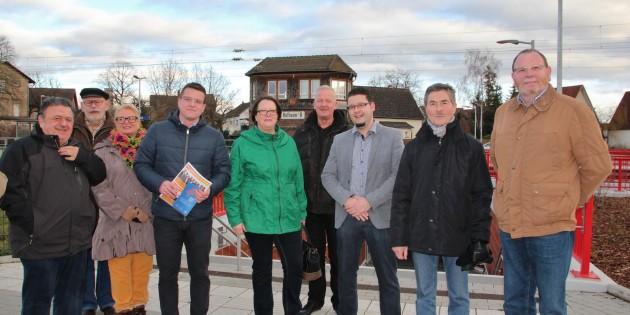 In Hofheim West gehen der Politik die Aufgaben nicht aus, wie die CDU Hofheim und Spitzenkandidat für den Ortsbeirat Alexander Scholl im Gespräch mit den Bürgern erfuhren. Foto: Hannelore Nowacki