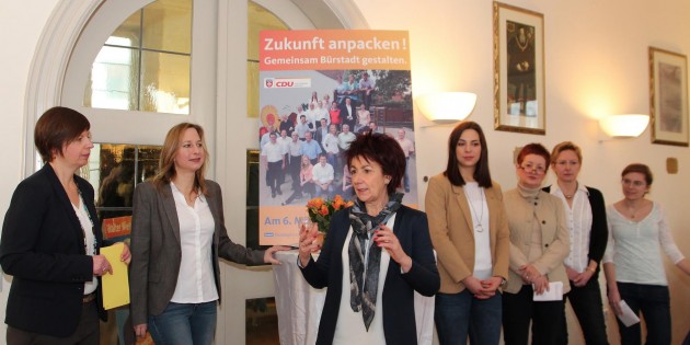 Beim CDU-Frauenfrühstück stellten einige CDU-Kandidatinnen für die Stadtverordnetenversammlung ihre politischen Schwerpunkte vor: Christine Eberle (von links), Kirstin Garb, Janina Winkler, Ursula Cornelius, Ines Knecht und Magdalena Bohrer.  Als Kandidatin für den Kreistag warb Bürgermeisterin Barbara Schader (3. von links) dafür, das Stimmrecht wahrzunehmen. Im Bild: Foto: Hannelore Nowacki