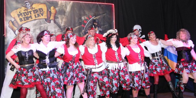 LA-Girls und Chickenwings vom LKV präsentierten ihren Piratentanz mit Knalleffekt. Foto: Hannelore Nowacki