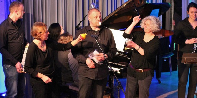 Musik mit der heiteren Note, aber total stimmig auch mit ungewöhnlichen Instrumenten.  Foto: Hannelore Nowacki