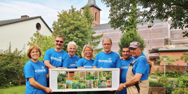 „Wir schaffen was": Am 17. September heißt es wieder gemeinsam ehrenamtlich anpacken – so wie 2014 im Pfarrgarten in Wattenheim, wo dank der freiwilligen Helferinnen und Helfer ein grünes Paradies entstanden ist.  Archivfoto: Hannelore Nowacki
