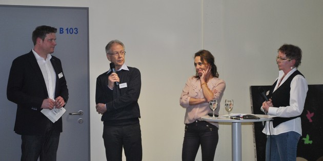 Bei der akademischen Feier anlässlich des 40-jährige Bestehen des Fachbereichs Sozialpädagogik an der ESS standen Rück- und Ausblick im Fokus. So wie bei der Gesprächsrunde mit Lehrer Klaus Allgeier (2.v.l.) und einer seiner damals ersten Schülerinnen, Ute Guthier (2.v.r.) – moderiert durch Maria Späh (r.) und Sven Basel (l.). Foto: Benjamin Kloos