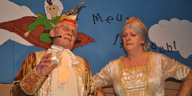 Nach langer Zeit hat die Meute wieder ein Prinzenpaar: Vinzenz und Babette sorgten mit ihrem närrischen Dialog für Begeisterung. Foto: Benjamin Kloos