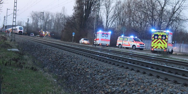 Großeinsatz für die Feuerwehren Bürstadt und Bobstadt; Am Samstag wurde aus einem ICE Brandgeruch gemeldet, glücklicherweise gab es keine Personenschäden. Foto: oh