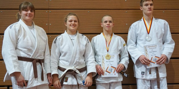Vier Judoka vom 1. Judo-Club Bürstadt fahren zur Deutschen Einzelmeisterschaft U18 nach Herne: Sabrina Meißner, Lena Kilian, Ian Störmer und Nick Mattern (v.l.). Foto: oh