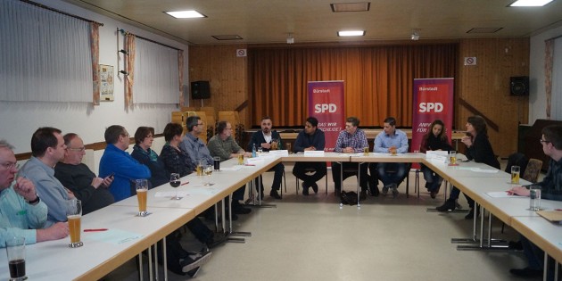 Die Bürstädter Sozialdemokraten trafen sich mit zahlreichen Integrationsakteuren zum Erfahrungsaustausch und gemeinsamer Diskussion der Möglichkeiten, die Integration der Flüchtlinge weiter voranzutreiben. Foto: Sigrid Samson