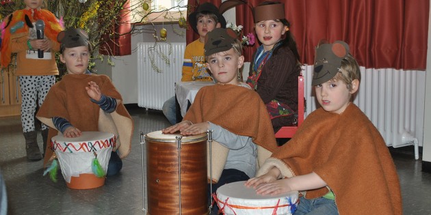 In wunderbaren Kostümen zauberten die Vorschulkinder der Kita Europaring ein fröhliches Theaterstück auf die Bühne der „Alten Schule”. Foto: Benjamin Kloos