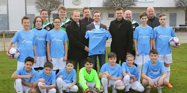 Große Freude bei der D-Jugend der SG Hüttenfeld: Mainova spendiert einen neuen Trikotsatz. Foto: oh