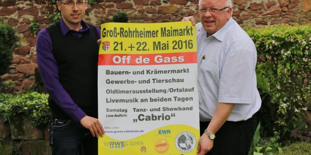 Viel Vergnügen wünschen Bürgermeister Rainer Bersch und Organisator Steffen Linert (links) den Besuchern des 357. Groß-Rohrheimer Maimarktes. Foto: Hannelore Nowacki