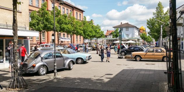 Am 8. Mai verwandelt sich die Lampertheimer Innenstadt in ein Meer aus Chrom: Neben den neuesten Modellen der Autohändler warten ein Oldtimer-Treffen und der verkaufsoffene Sonntag auf die Besucher. Foto: oh