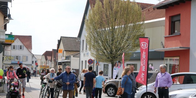 Trubel und Muße lagen am verkaufsoffenen Sonntag ganz nahe beieinander. Ein Vergnügen, das Besucher aus der ganzen Region anzog. Foto: Hannelore Nowacki