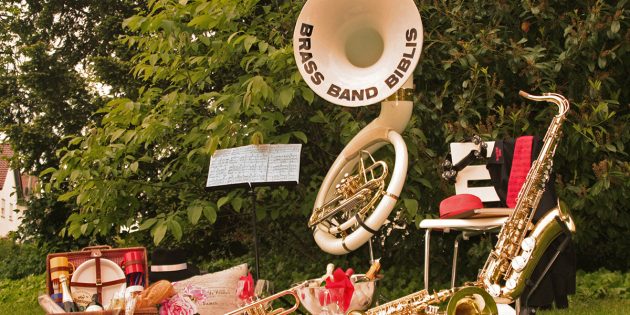 BUZ: Die Brass Band breitet in der Grünanlage, Lindenstraße 33, den Klangteppich aus und möchte hierzu alle Besucher aus nah und fern am Samstag, 11. Juni 2016, ab 20 Uhr recht herzlich zu einem musikalisch umrahmten Picknick einladen.  Foto: oh