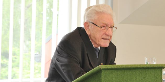 Johannes Unger hielt am 4. Juli 2014 eine mitreißende Rede zum 50-jährigen Jubiläum der Gemeinnützigen Baugenossenschaft Bürstadt, deren Aufsichtsratsvorsitzender er bis zuletzt war. Archivfoto: Hannelore Nowacki