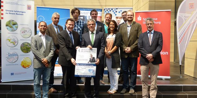 Informierten über den diesjährigen Bergsträßer Business-Tag (v.l.): Alexander Schwarz, Wirtschaftsförderung der Stadt Viernheim, Amtsleiter Thomas Knöll, Amt für Bodenmanagement Heppenheim, Dr. Matthias Zürker, Geschäftsführer der Wirtschaftsregion Bergstraße / Wirtschaftsförderung Bergstraße GmbH (WFB), Christian Diekmann, Goldbeck Public Partner GmbH, Landrat Christian Engelhardt, Kreis Bergstraße, Prokurist
Matthias Herbener, Entwicklungsgesellschaft Lorsch mbH (EGL), Michael Lortz, Stadtmarketing der Kreisstadt Heppenheim, Stephanie Salis, Stadtentwicklung Lampertheim GmbH (SEL), Marco Stibe, WFB, Till F. Gutzeit, Marketing- und Entwicklungs- Gesellschaft Bensheim mbH (MEGB), Regionalbevollmächtigter Andreas Moritz von Hessen Mobil. Foto: WFB